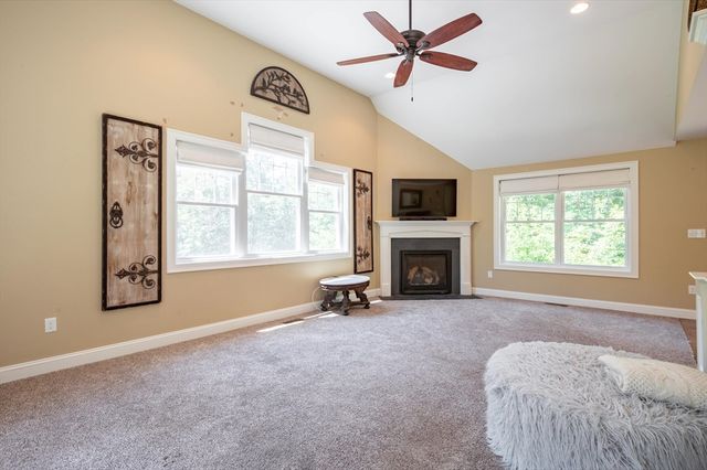7 N Salem Rd, Hampstead, NH 03841
