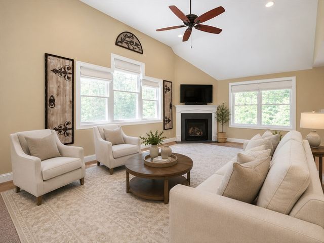7 N Salem Rd, Hampstead, NH 03841