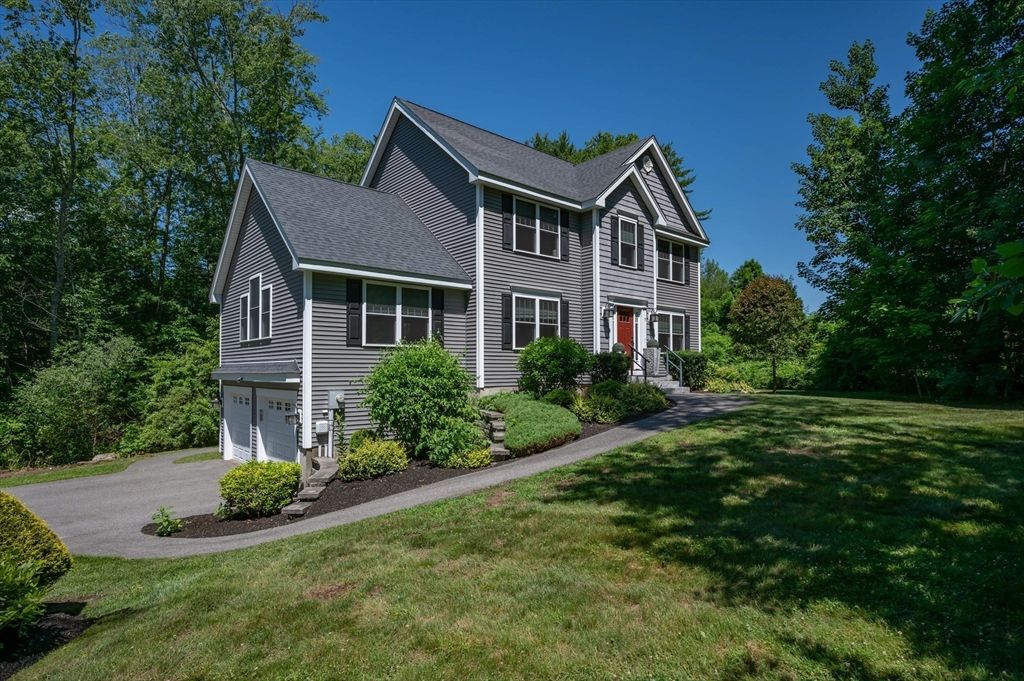 7 N Salem Rd, Hampstead, NH 03841