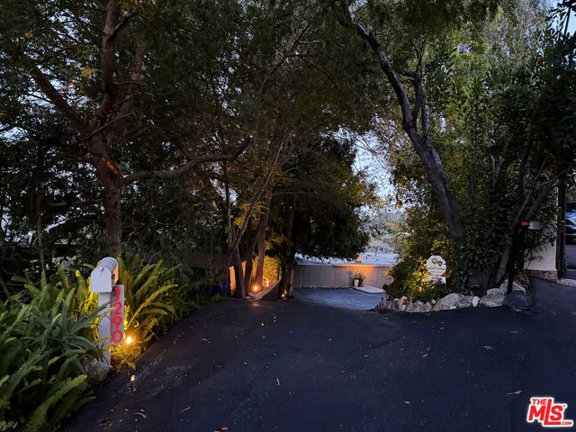 1290 Rancheros Road, Pasadena, CA 91103