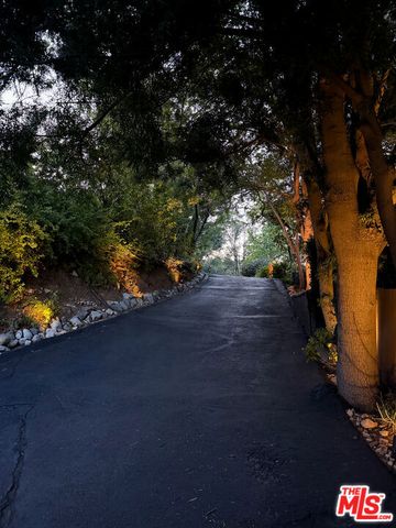 1290 Rancheros Road, Pasadena, CA 91103