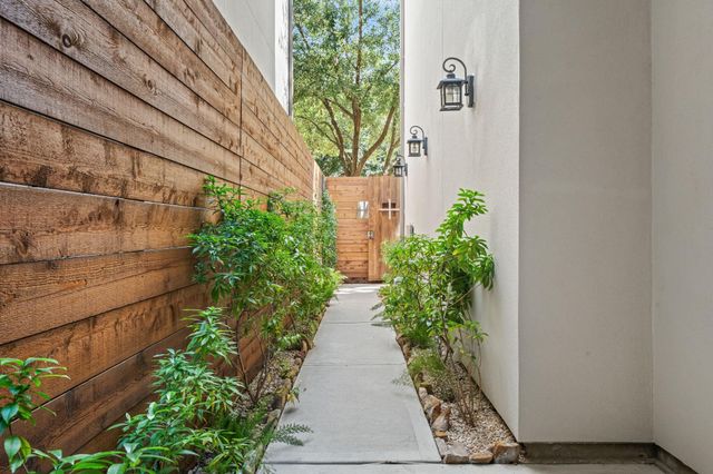 1423 Knox Street, Houston, TX 77007