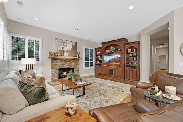 2757 Deer Meadow Dr, Danville, CA 94506