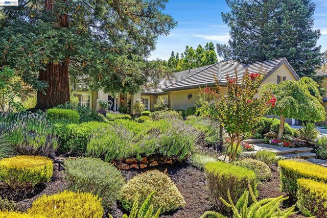 2757 Deer Meadow Dr, Danville, CA 94506