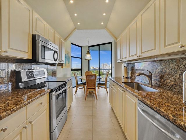 20281 E Country Club Dr 1609, Aventura, FL 33180