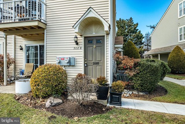 308-B SEDGEFIELD DR, Mount Laurel, NJ 08054