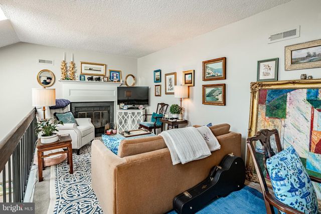 308-B SEDGEFIELD DR, Mount Laurel, NJ 08054