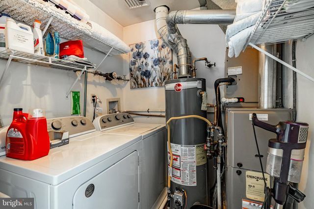 308-B SEDGEFIELD DR, Mount Laurel, NJ 08054