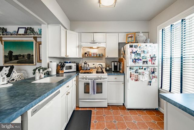 308-B SEDGEFIELD DR, Mount Laurel, NJ 08054