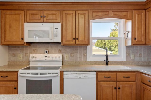 30 Davis Road, Portsmouth, NH 03801
