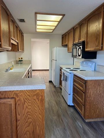 80 Petrilli Cir, Sacramento, CA 95822