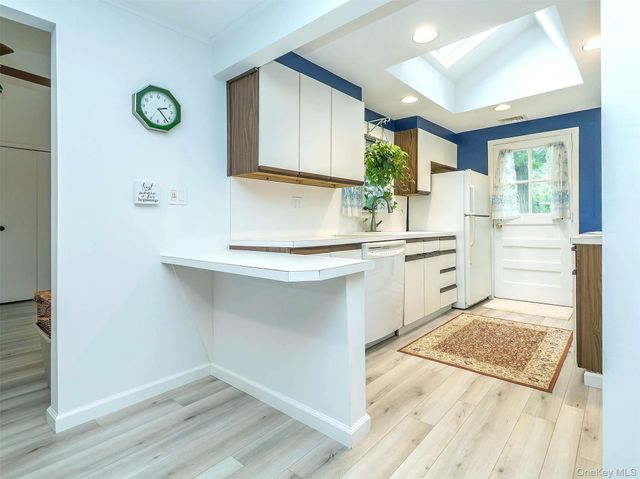 7 Appletree Lane, Glen Cove, NY 11542