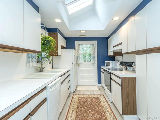 7 Appletree Lane, Glen Cove, NY 11542
