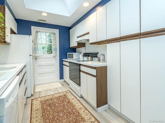7 Appletree Lane, Glen Cove, NY 11542