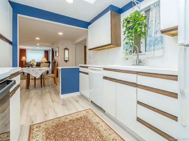 7 Appletree Lane, Glen Cove, NY 11542
