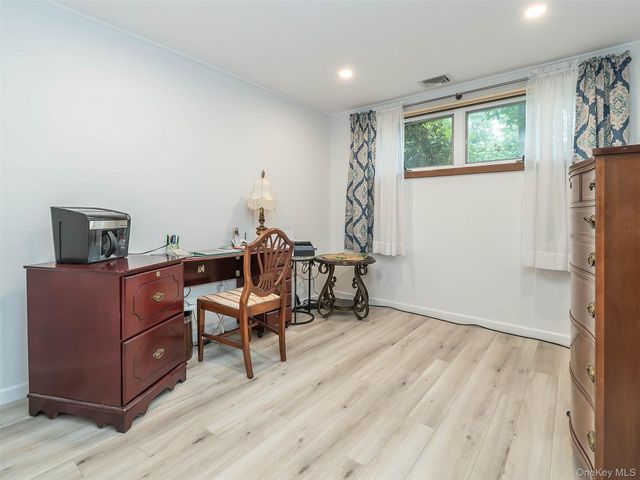 7 Appletree Lane, Glen Cove, NY 11542