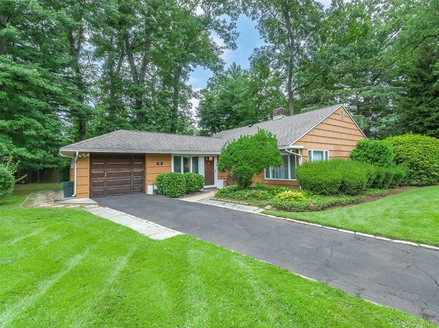 7 Appletree Lane, Glen Cove, NY 11542