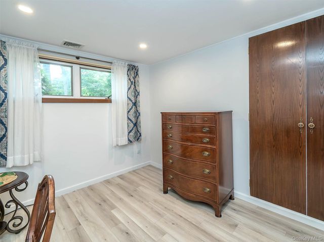 7 Appletree Lane, Glen Cove, NY 11542