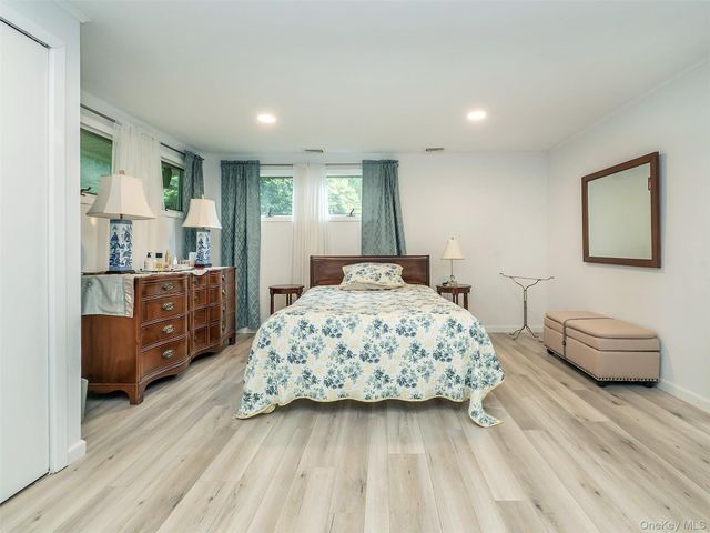 7 Appletree Lane, Glen Cove, NY 11542