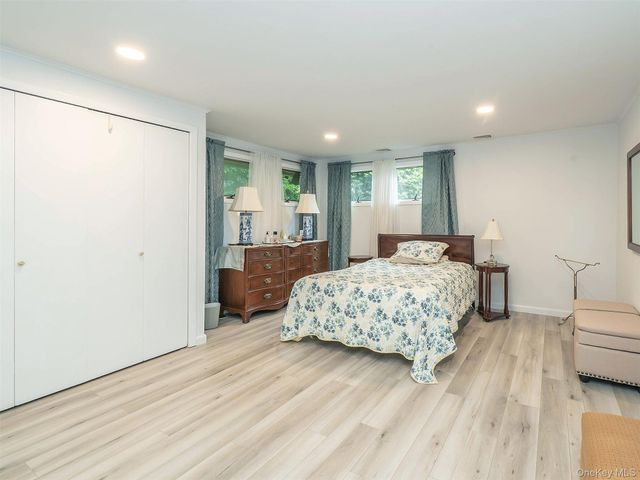 7 Appletree Lane, Glen Cove, NY 11542