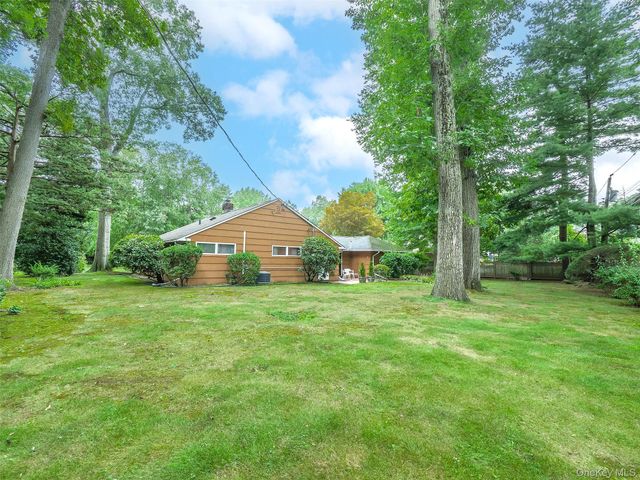 7 Appletree Lane, Glen Cove, NY 11542
