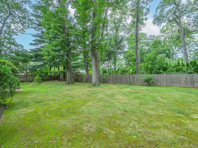 7 Appletree Lane, Glen Cove, NY 11542