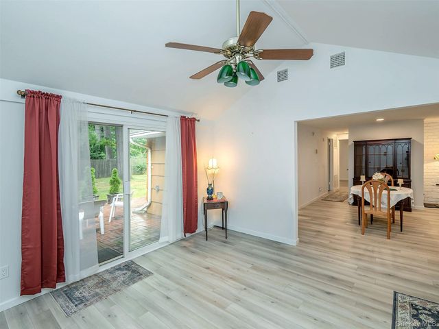 7 Appletree Lane, Glen Cove, NY 11542