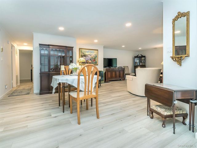 7 Appletree Lane, Glen Cove, NY 11542