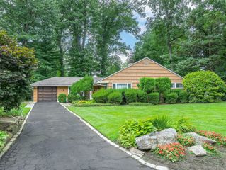 7 Appletree Lane, Glen Cove, NY 11542