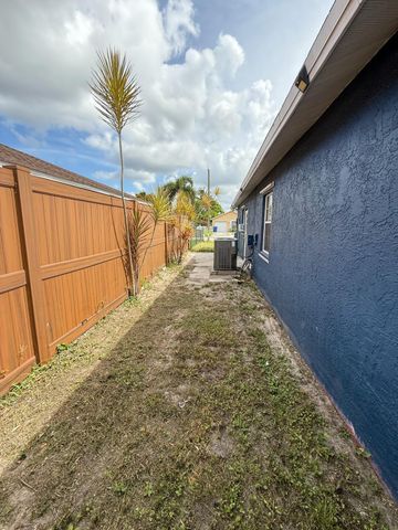 2630 W 28th Street, Riviera Beach, FL 33404