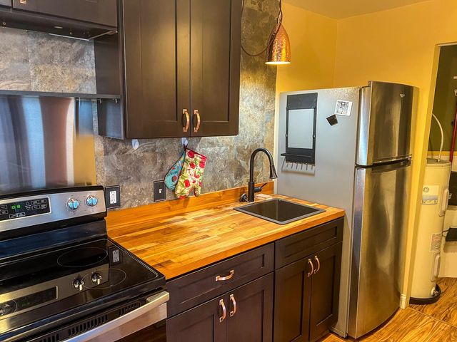 335 Cypress St Apt 3P, Manchester, NH 03103