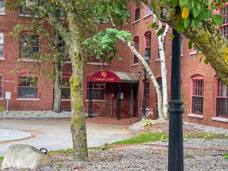 335 Cypress St Apt 3P, Manchester, NH 03103