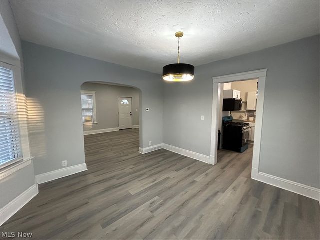 1442 E 133rd Street, East Cleveland, OH 44112