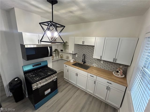 1442 E 133rd Street, East Cleveland, OH 44112