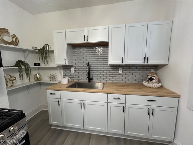 1442 E 133rd Street, East Cleveland, OH 44112