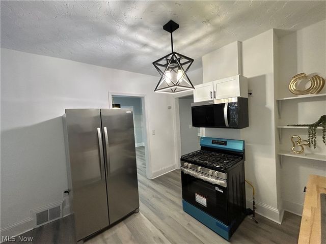 1442 E 133rd Street, East Cleveland, OH 44112