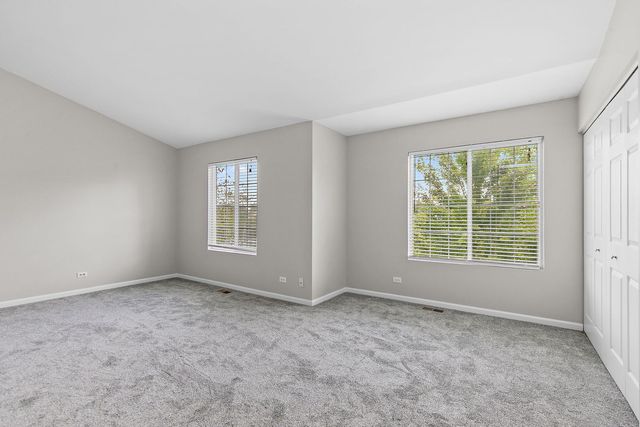 393 Lowell Drive 393, South Elgin, IL 60177