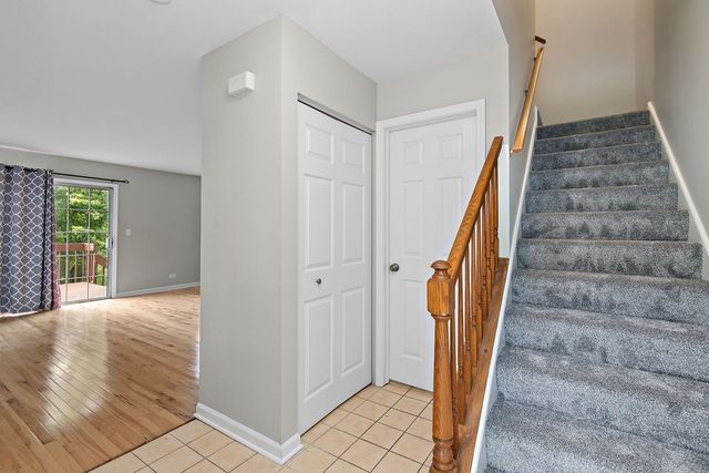 393 Lowell Drive 393, South Elgin, IL 60177