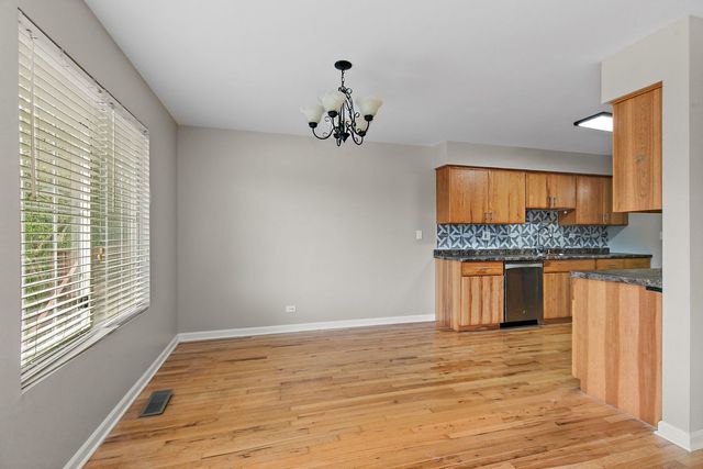 393 Lowell Drive 393, South Elgin, IL 60177