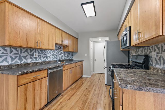 393 Lowell Drive 393, South Elgin, IL 60177