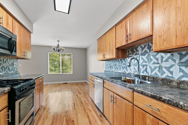 393 Lowell Drive 393, South Elgin, IL 60177
