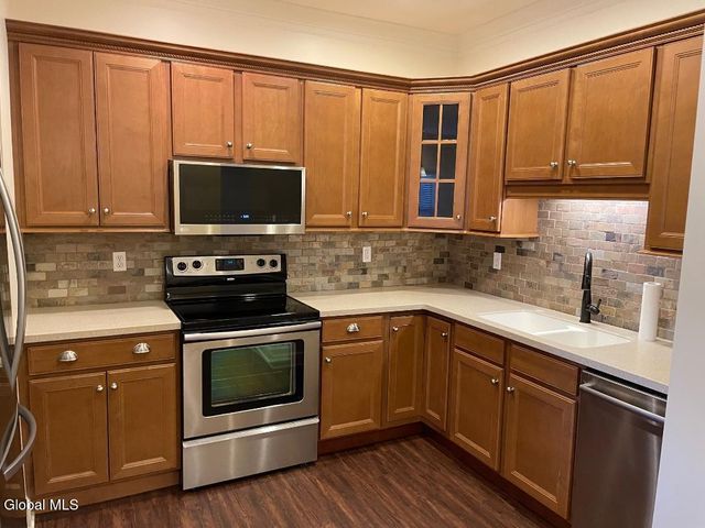 14 Lancaster Place, Ballston Spa, NY 12020