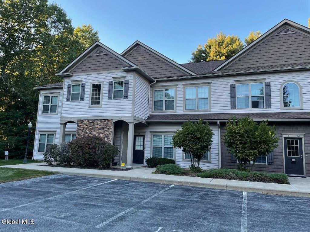 14 Lancaster Place, Ballston Spa, NY 12020