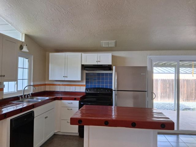 3828 San Novado Way, North Highlands, CA 95660