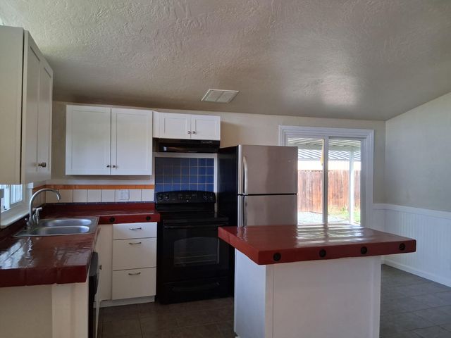 3828 San Novado Way, North Highlands, CA 95660