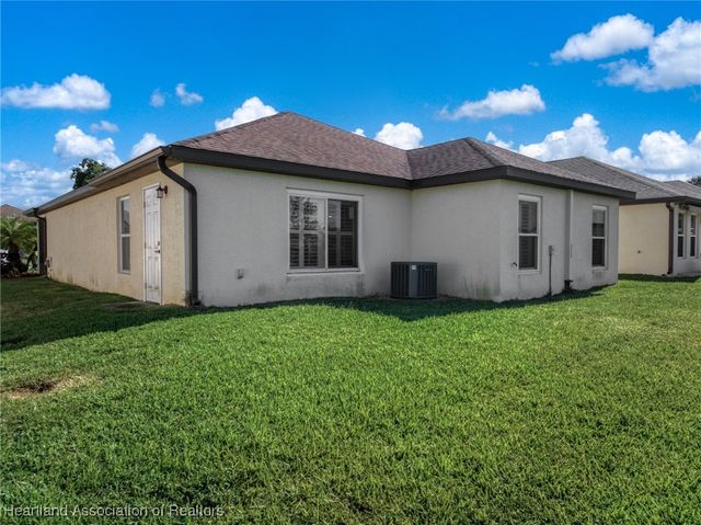 10433 High Grove Avenue, Lake Placid, FL 33852
