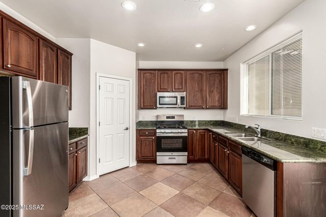 120 W Vuelta Friso, Sahuarita, AZ 85629