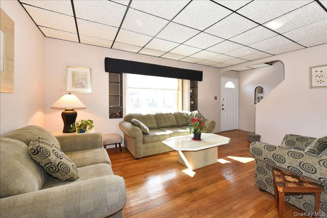 236 Thelma Avenue, Merrick, NY 11566