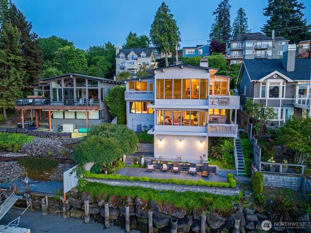 3510 W Commodore Way, Seattle, WA 98199