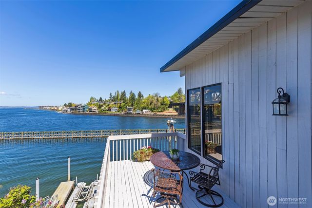 3510 W Commodore Way, Seattle, WA 98199